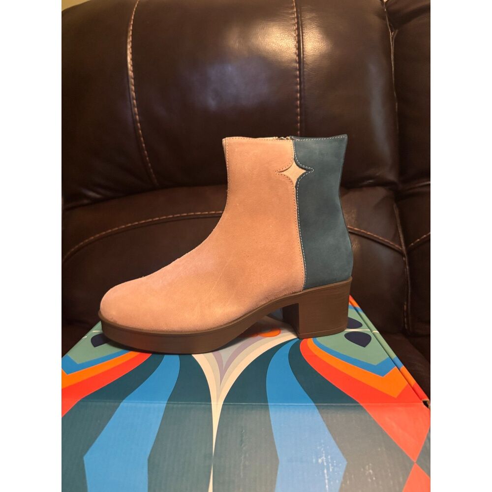Lazo Siren ankle boots